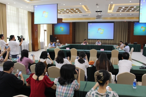 2020年杭州市区各类高中集中统一招生第一批招生学校录取工作启动.JPG