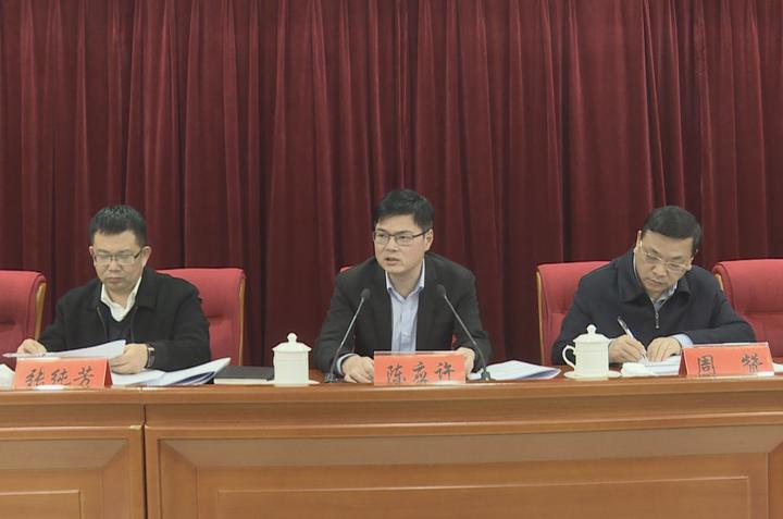 龙湾区人大常委会主任周赞,区政协主席张纯芳等参加会议.