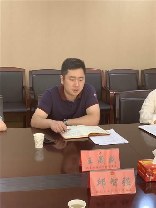团市委副书记邱智强一行来龙湾开展"联青解难题"深化三服务""团情大