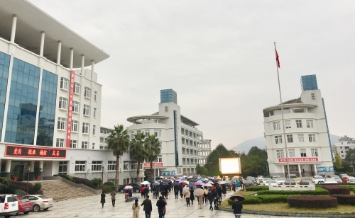 雨中家长会后1.jpg