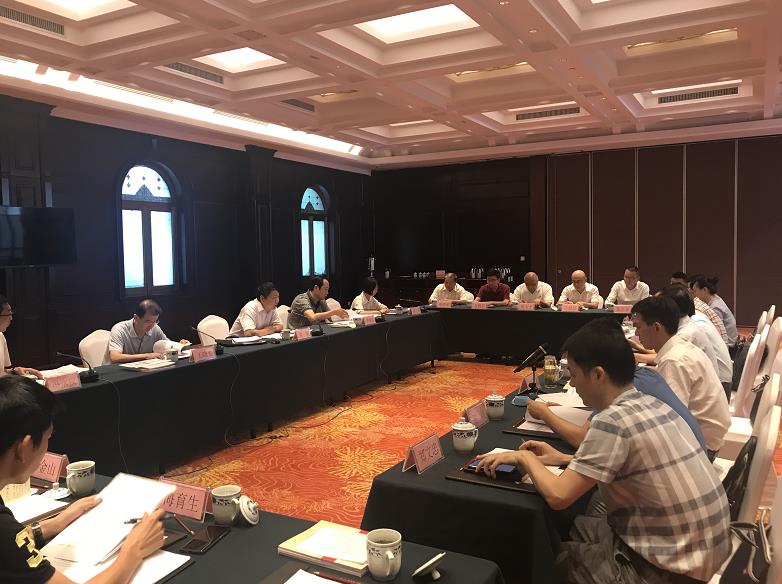 座谈会.jpg