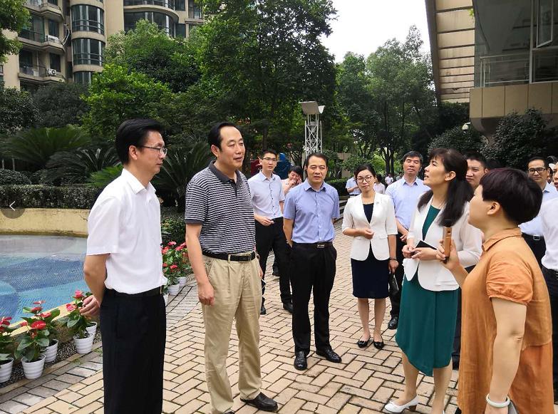 实地调研金都华庭小区.jpg