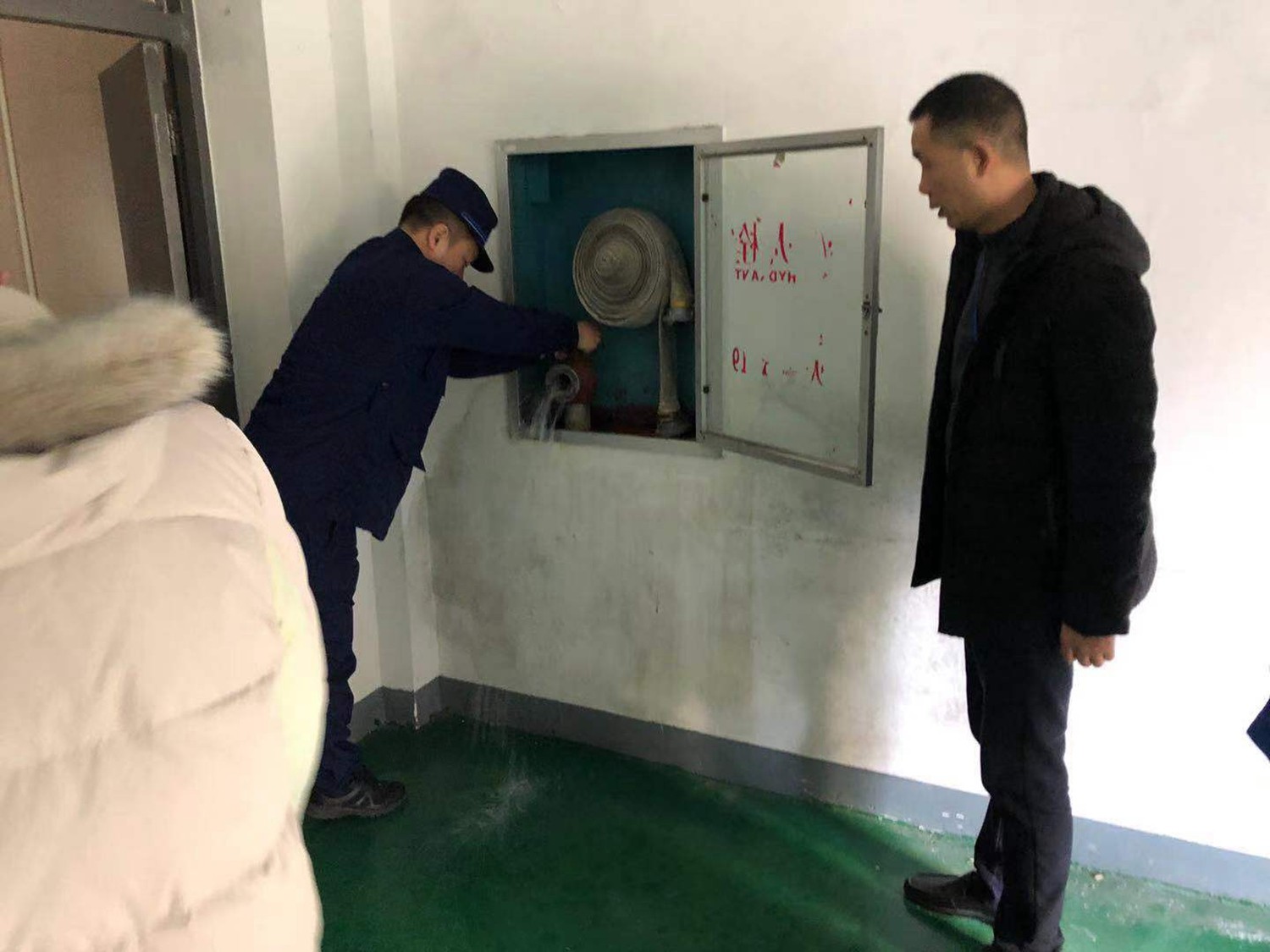 F:\u66f4新投稿照片
月(11)拱墅大队深入辖区厂房仓库开展消防安全专项检查p6787188495283Vf1W.jpg
