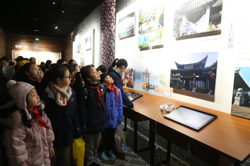 龙湾区组织未成年人参观龙湾区城市规划馆.JPG