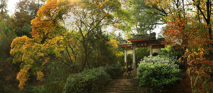 高金龙--南明山正门.jpg