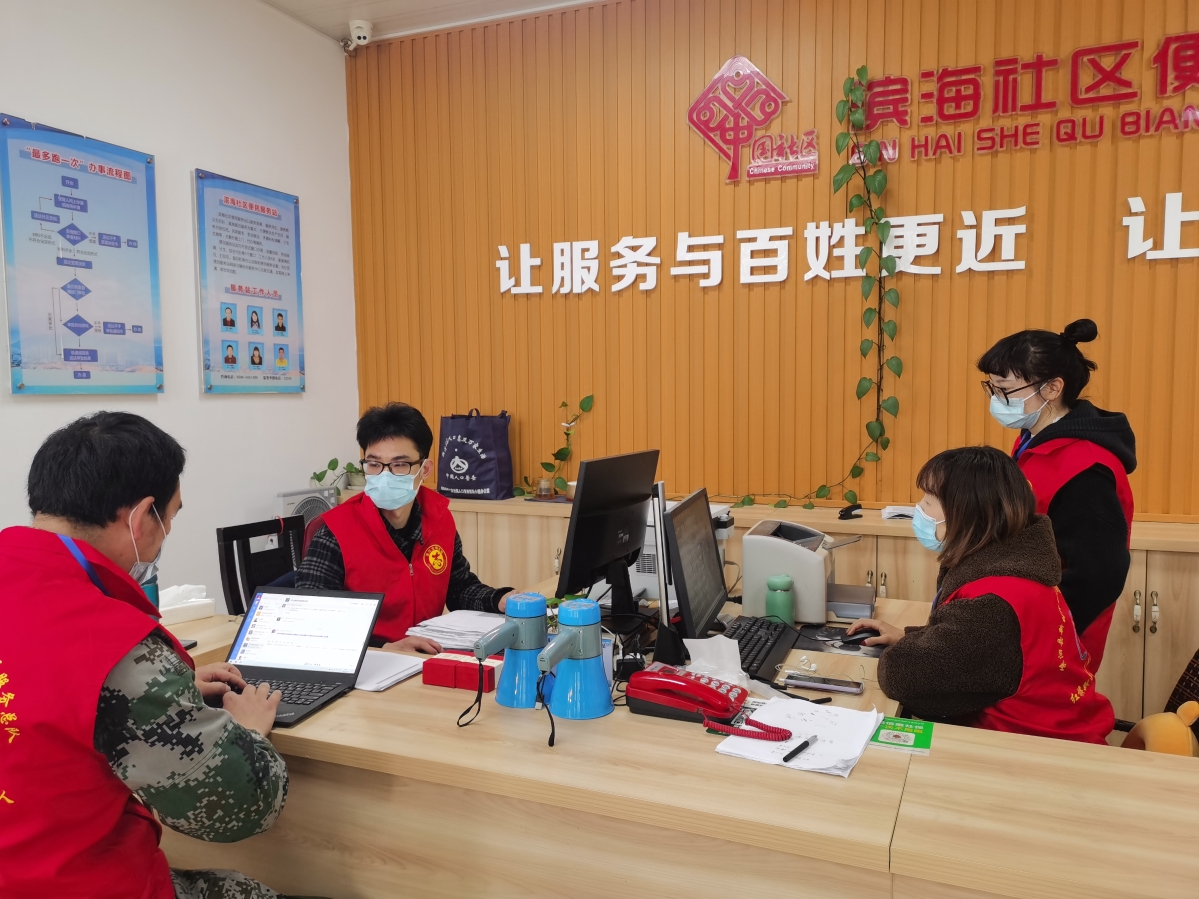 杨佳豪核对第一轮全员核酸名单 (4).jpg 杨佳豪核对第一轮全员核酸名单 (4).jpg