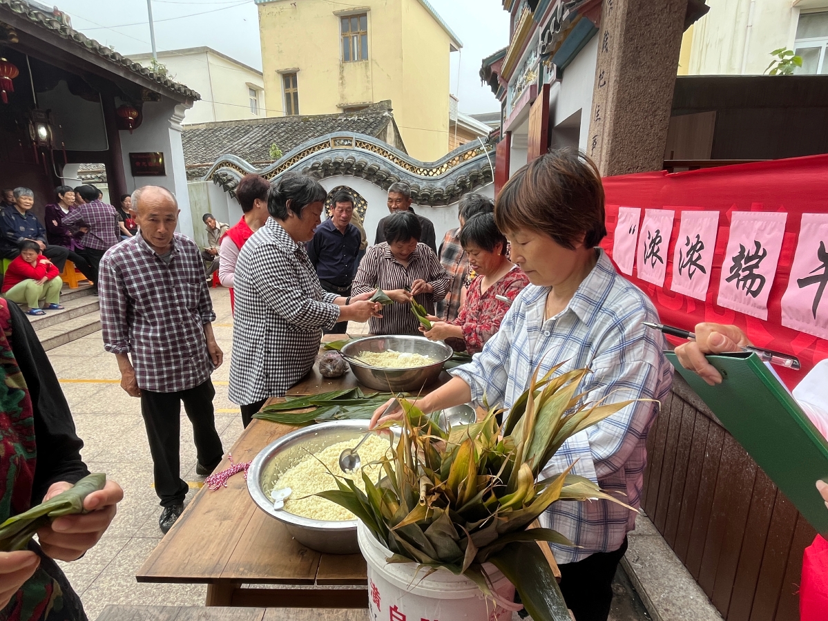 北岙包粽子比赛.JPG