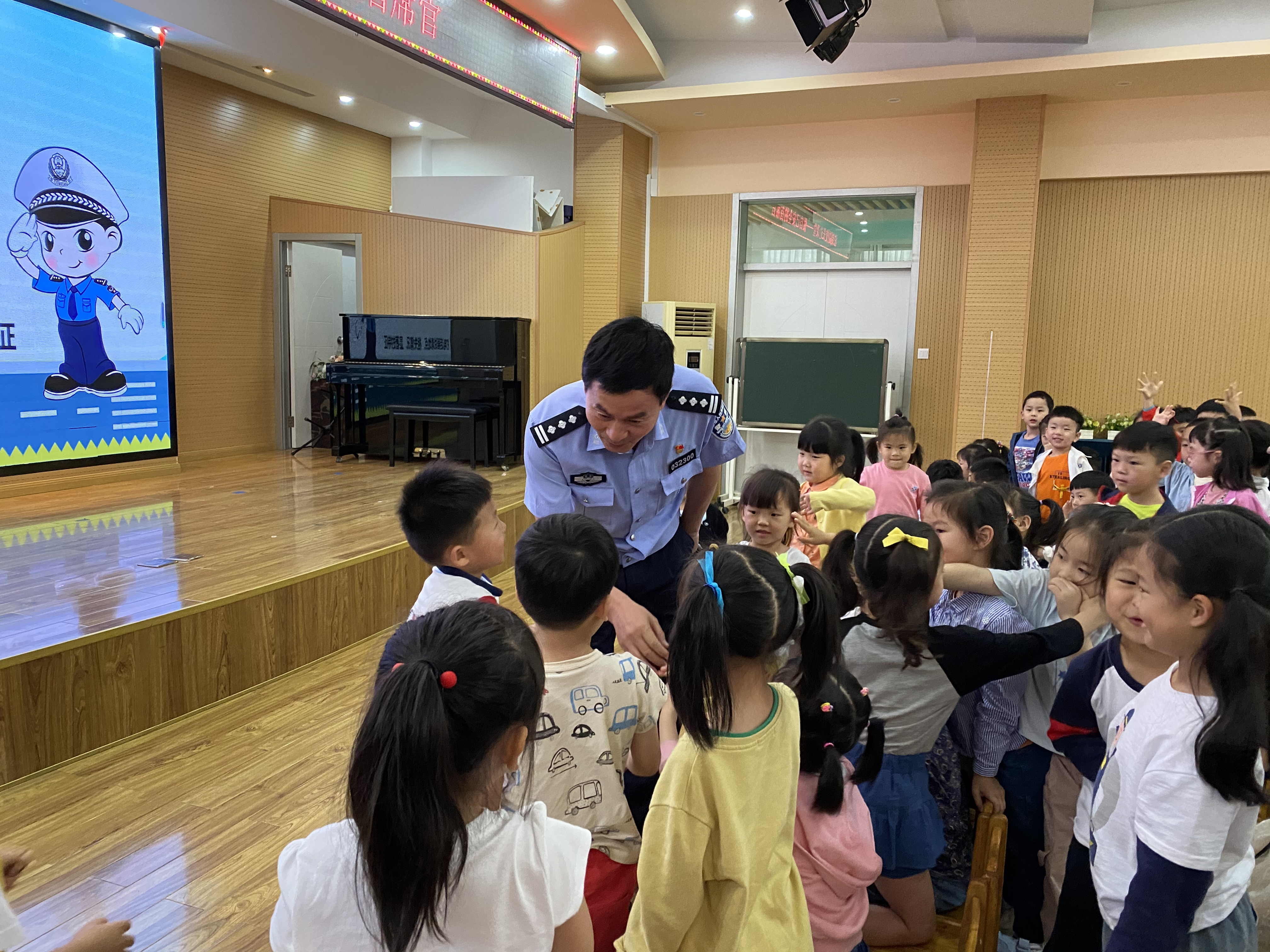 0518安全知识讲座（二幼）2.jpg