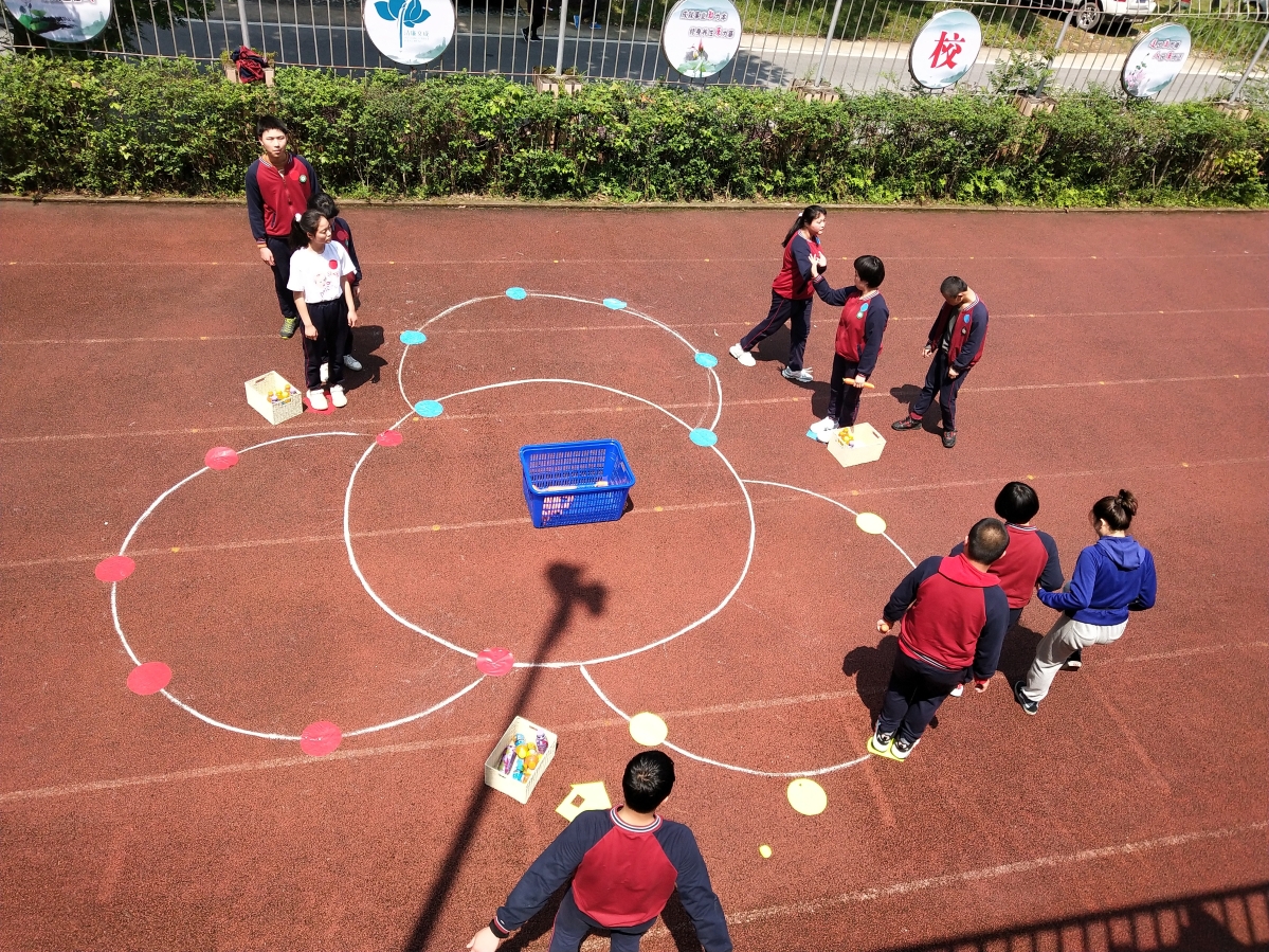 市特殊教育学校教师夏丽慧带来了生动有趣的唱游律动课《小青蛙找家》