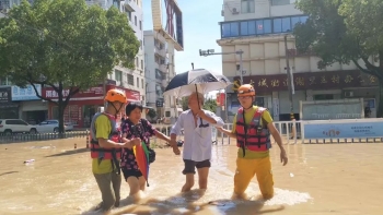 平阳县民防志愿者救援队奔赴三地救援受灾群众5.jpg