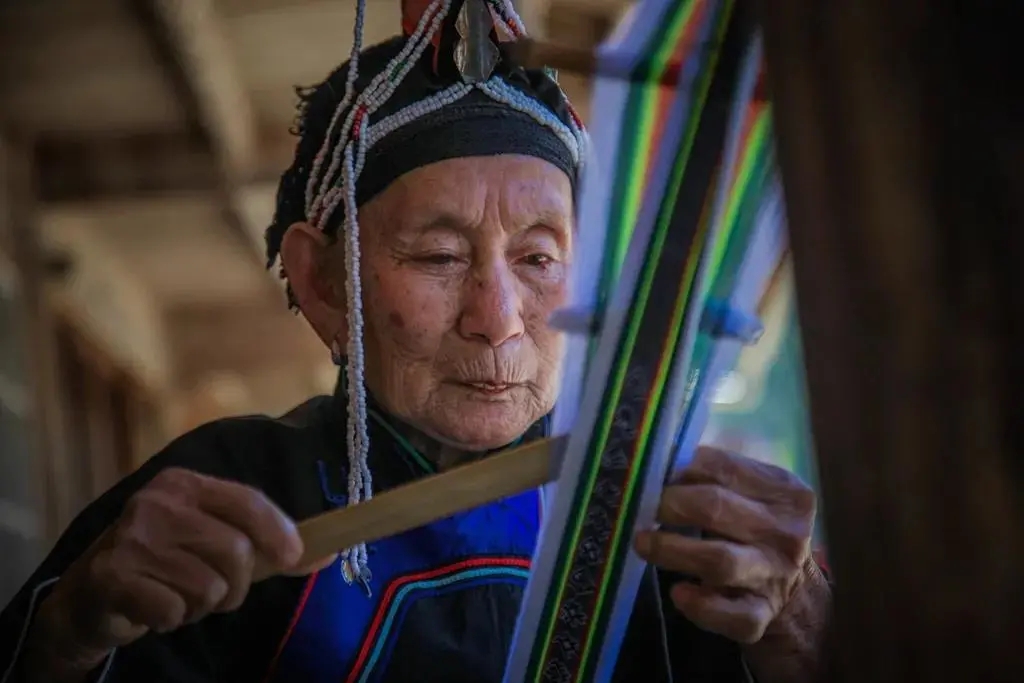 景宁畲族彩带编织技艺入选第五批国家级非遗代表性项目名录 9956