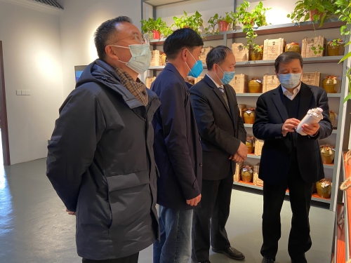 王继岗一行走访醉美人酒业2.jpg