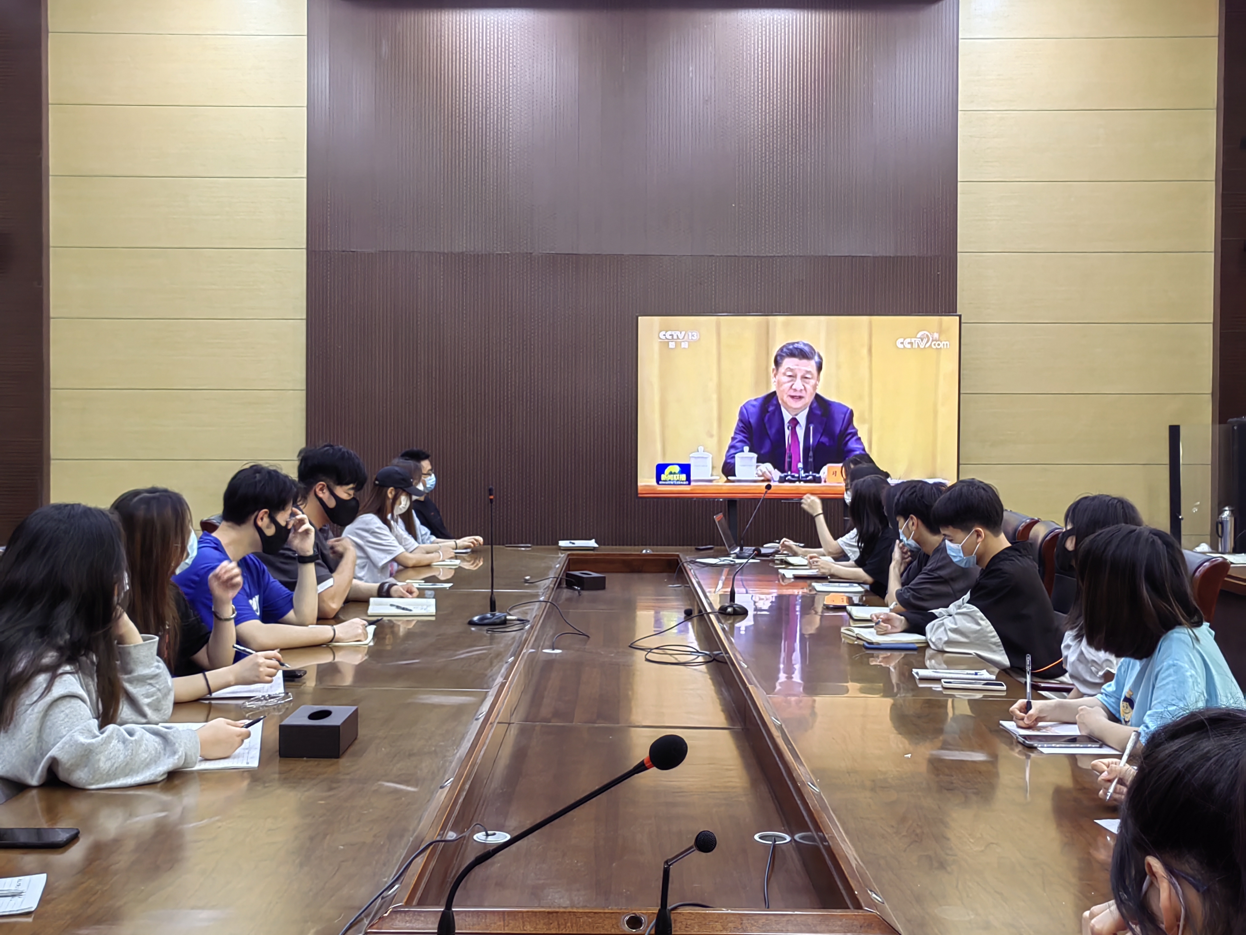 观看冬奥会、冬残奥会表彰大会 视频