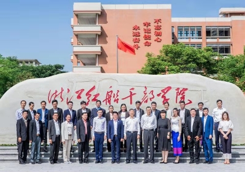孙贤龙副书记会见柬埔寨奉辛比克党干部考察团一行2.jpg