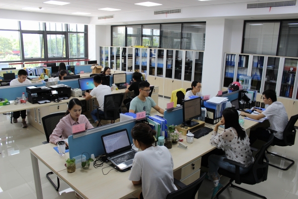 公司产业化基地办公环境.jpg