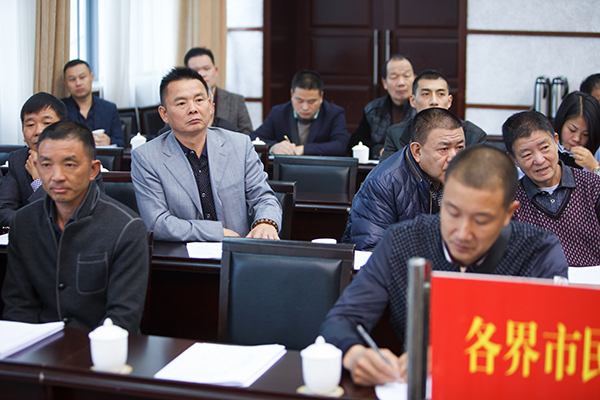 1456117337666091331.jpg 此次会议的议题吸引了不少市民到会.jpg