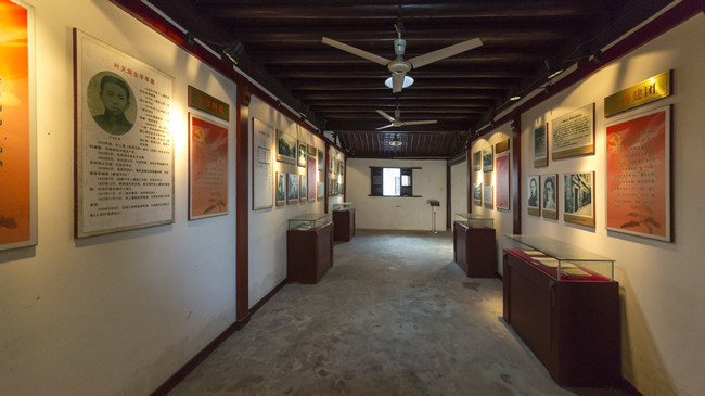 纪念室内部展陈.jpg 纪念室内部展陈.jpg
