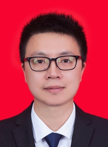 叶  君