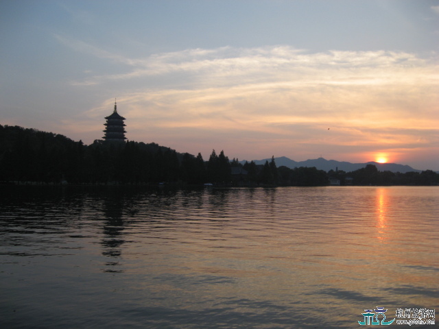 雷峰夕照