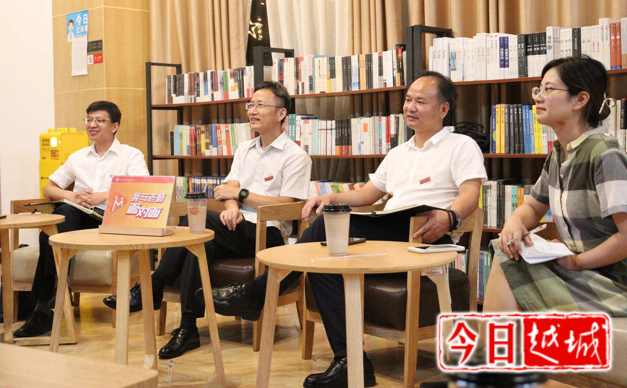 沈红卫院长师生面对面.jpg