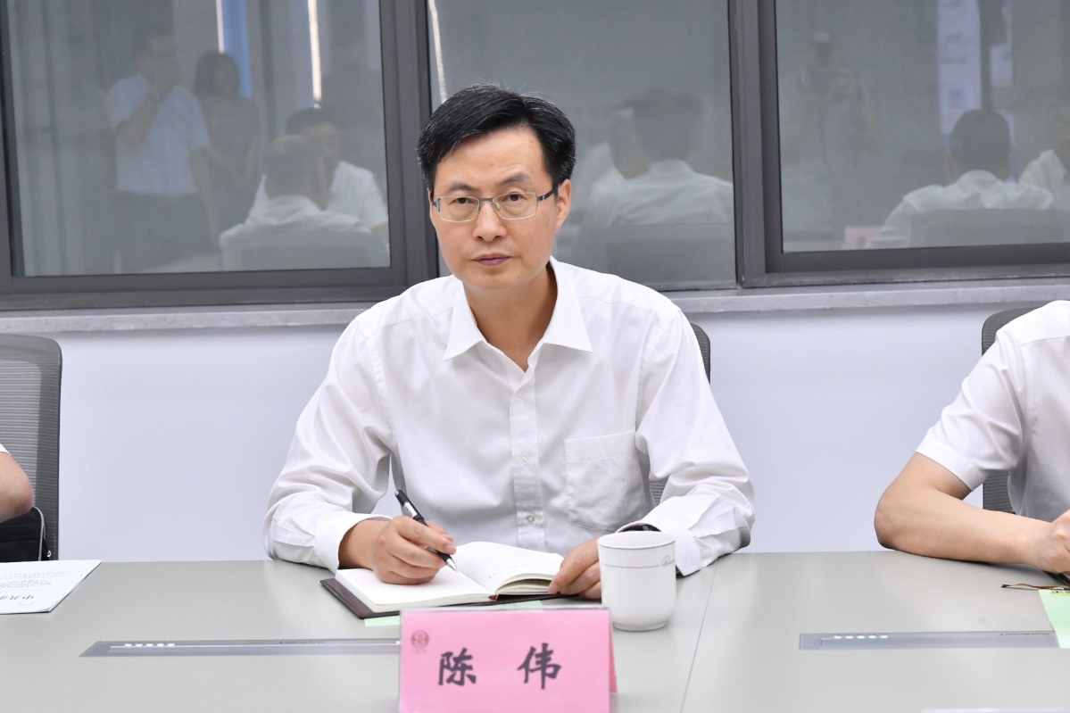 陈伟.jpg