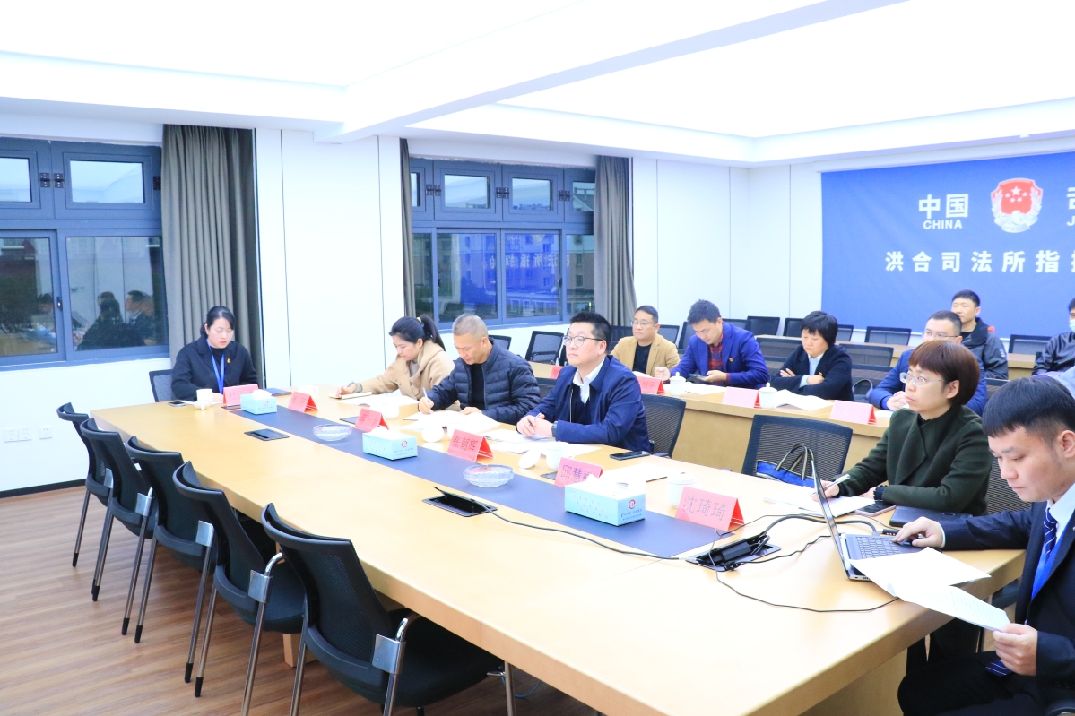 听取汇报.JPG