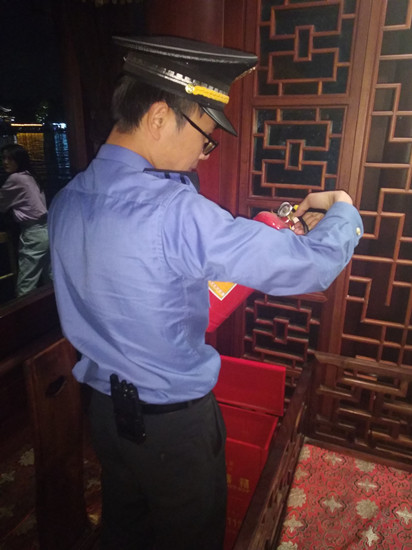 检查灭火器