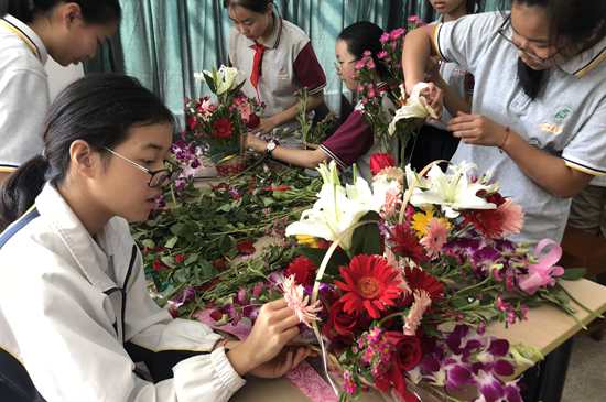 德信娱乐关于举办插花培训班的通知