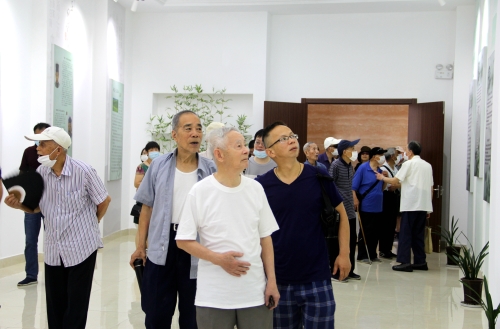 离休干部走看促活动.jpg