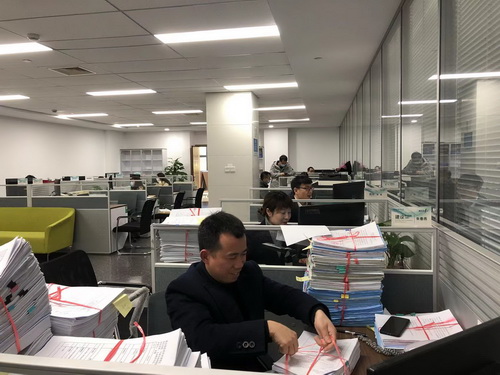 人员办公照2_调整大小.jpg