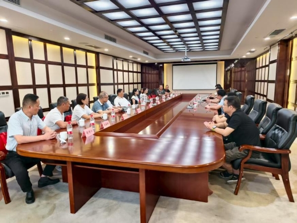 周剑副厅长慰问我省赴京参加中国人民抗日战争胜利80周年纪念活动代表1.jpg