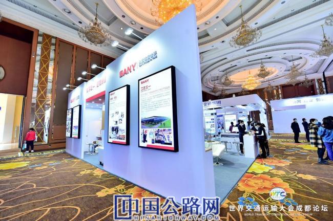 8-三一重工在交通科技博览会上展示三一路机无人机群.jpg