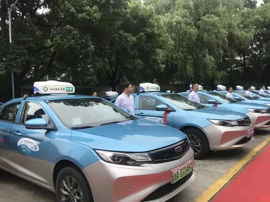 杭州巡游出租车启动“油改电”.jpg