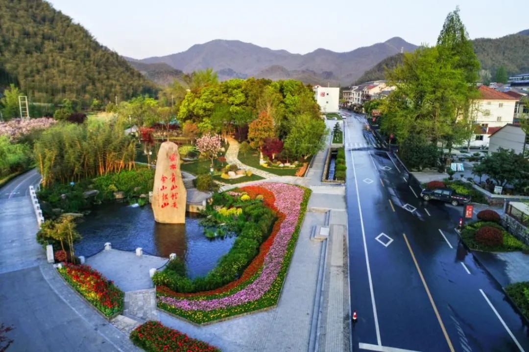 浙江省两条路分别入选“十大2.jpg