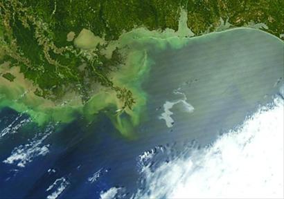 卫星照片显示，墨西哥湾海域出现大量浮油