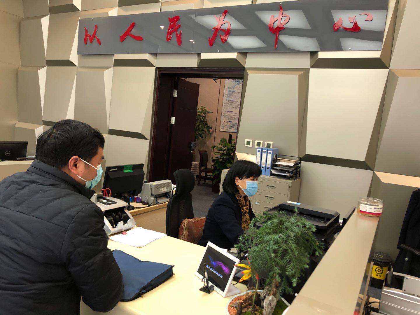 说明: C:\Users\pc\Desktop\2020新冠肺炎疫情防控\战“疫”时期，机关事务人的坚守与担当 系列宣传\奚波照片4张\奚波1.jpg