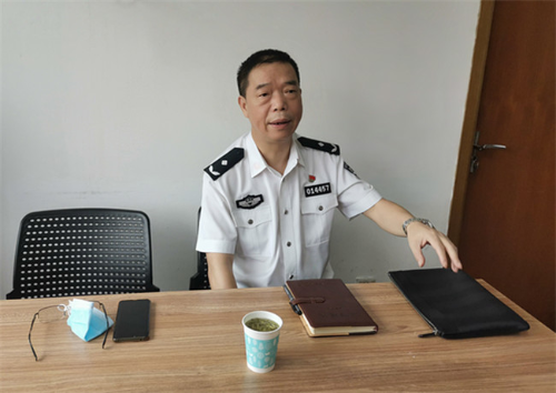 68686868期间,郑学龙局长听取了上官海峰所长就现阶段的追赃