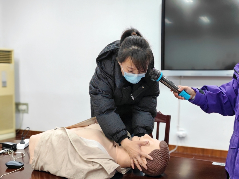 用人体模型演示.jpg