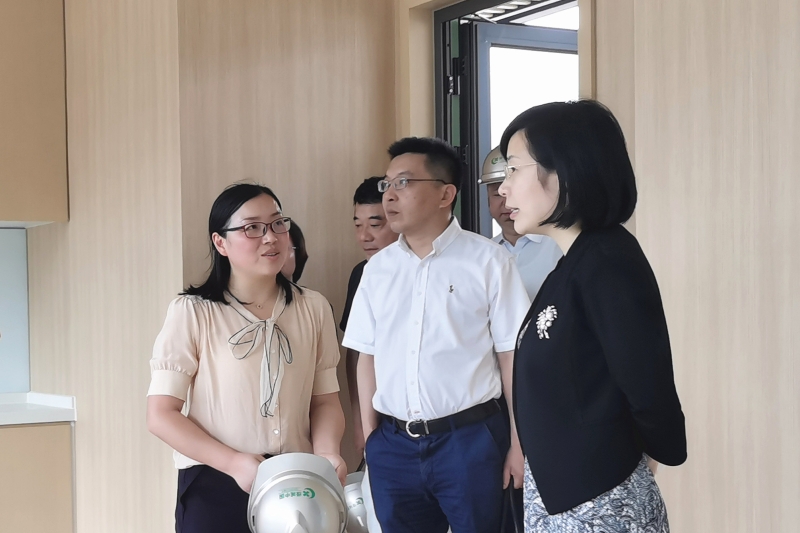 陈彩凤调研幼儿园项目施工进展情况