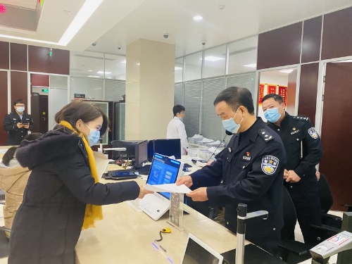 Zhao Yongshan goes to Municipal Administrative Service Center to do “window service work”