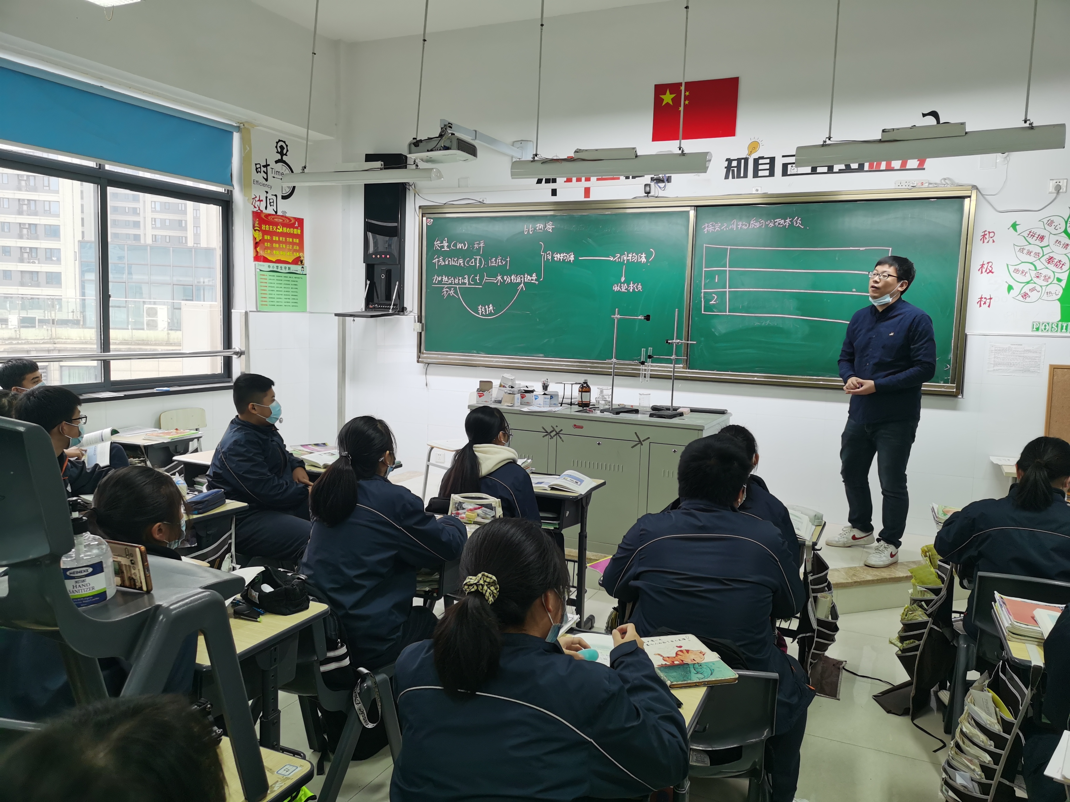 小浃江中学在教室手机直播.jpg