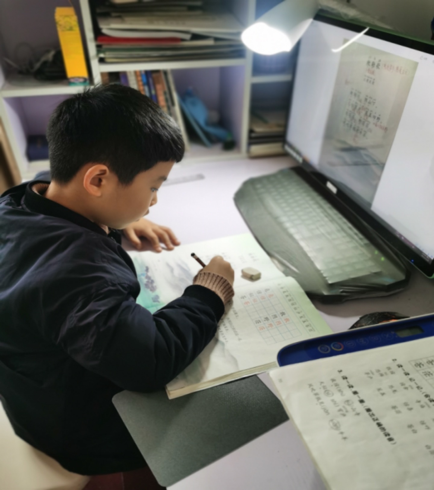 小港中心学校的同学们居家学习.jpg