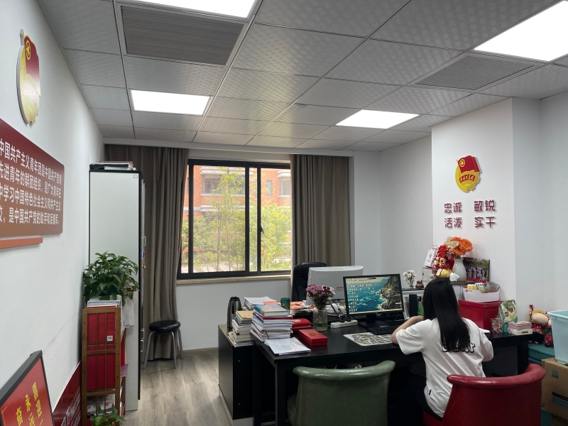 基础学院文明办公室检查4.jpg