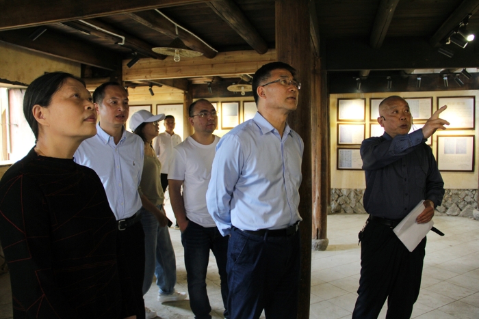 (农工党丽水市委会组织市委委员、各基层组织负责人、机关干部赴龙泉市安仁镇季山头村参观乡贤馆等地,瞻仰烈士纪念碑)s.jpg (农工党丽水市委会组织市委委员、各基层组织负责人、机关干部赴龙泉市安仁镇季山头村参观乡贤馆等地,瞻仰烈士纪念碑)s.jpg