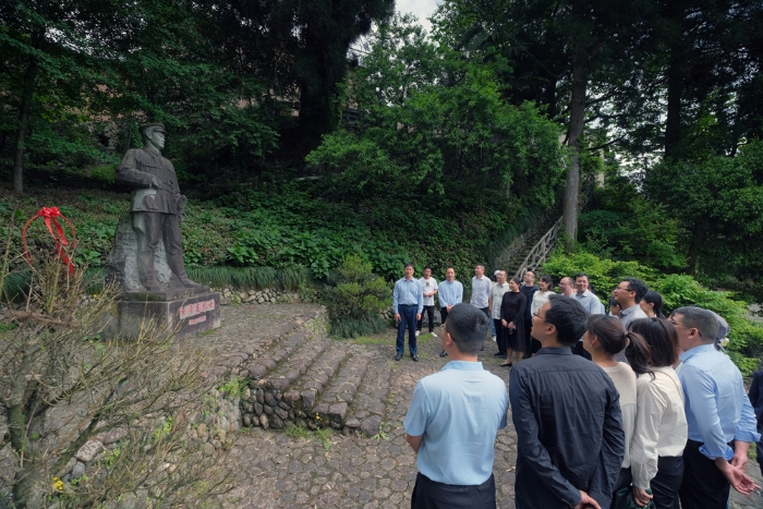 (农工党丽水市委会组织市委委员、各基层组织负责人、机关干部赴龙泉市安仁镇季山头村s.jpg (农工党丽水市委会组织市委委员、各基层组织负责人、机关干部赴龙泉市安仁镇季山头村s.jpg
