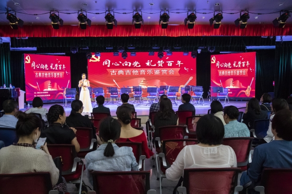 图1:鉴赏会现场.jpg
