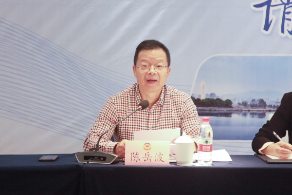 2莲都区政协副主席陈岳波介绍课题调研情况.jpg