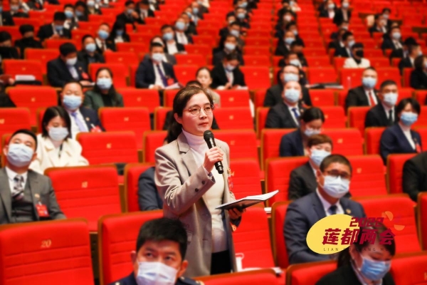 拥抱三孩时代 建设育儿友好社会.jpg