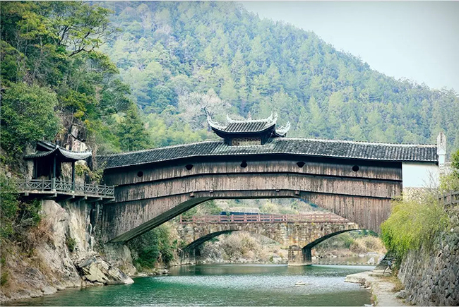 中国工农红军北上抗日先遣队离开举溪(现月山村)挺进庆元县城,突破