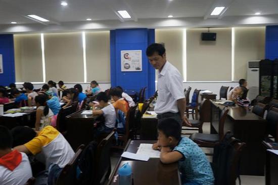 横杨社区:五老人员假日学校播撒爱心.JPG